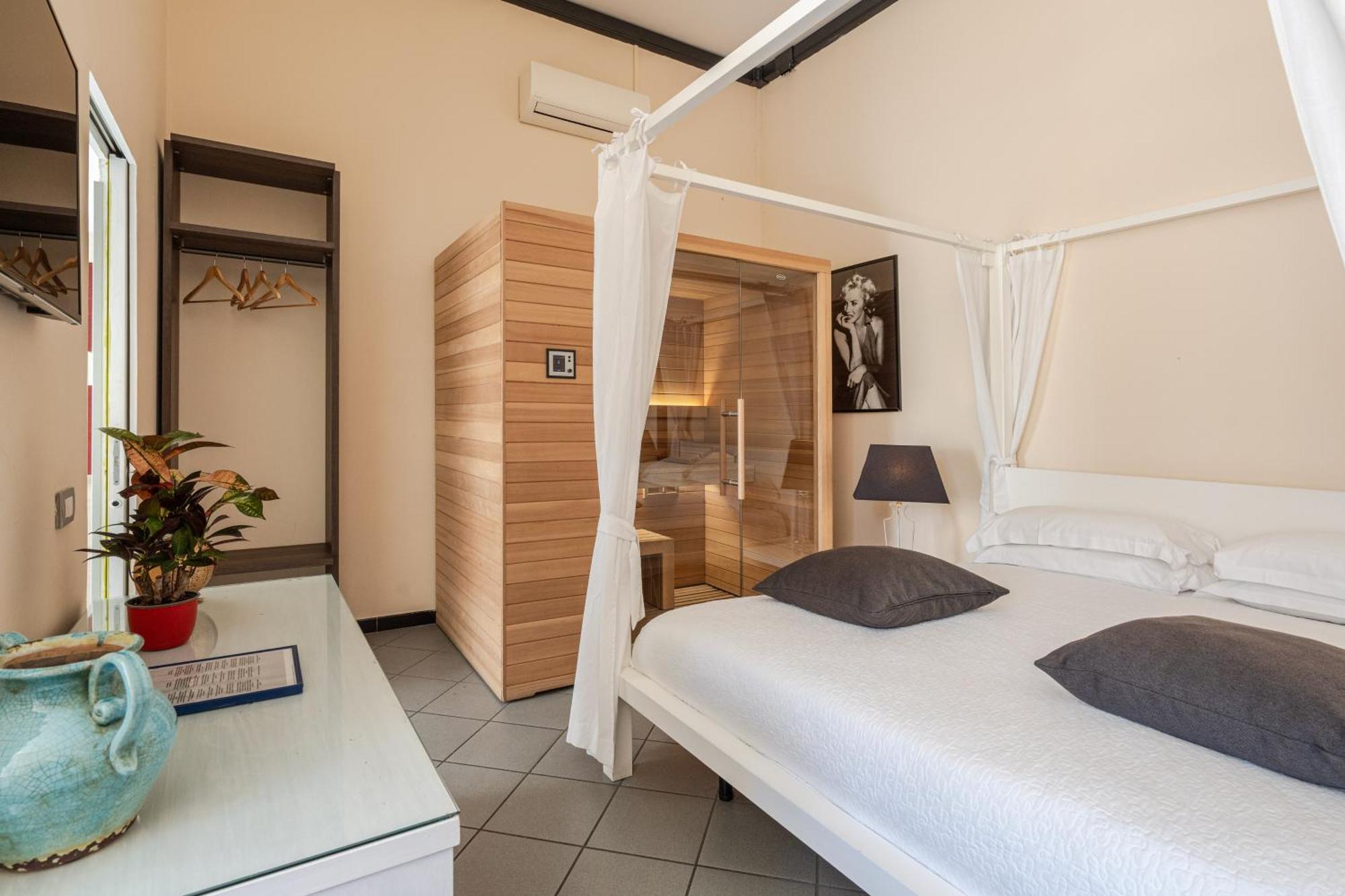 Snob Luxury Suite Cagliari Esterno foto