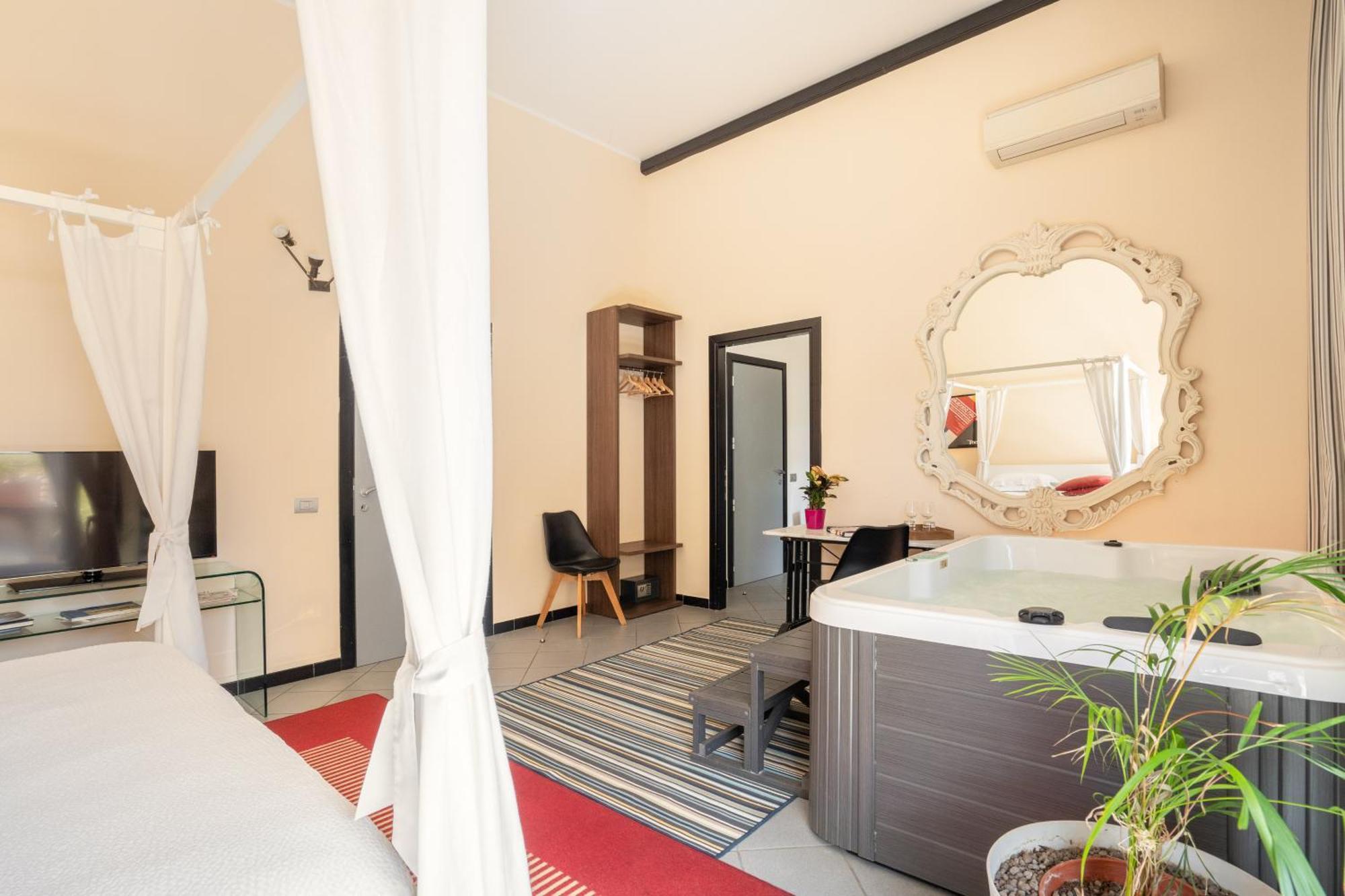 Snob Luxury Suite Cagliari Esterno foto