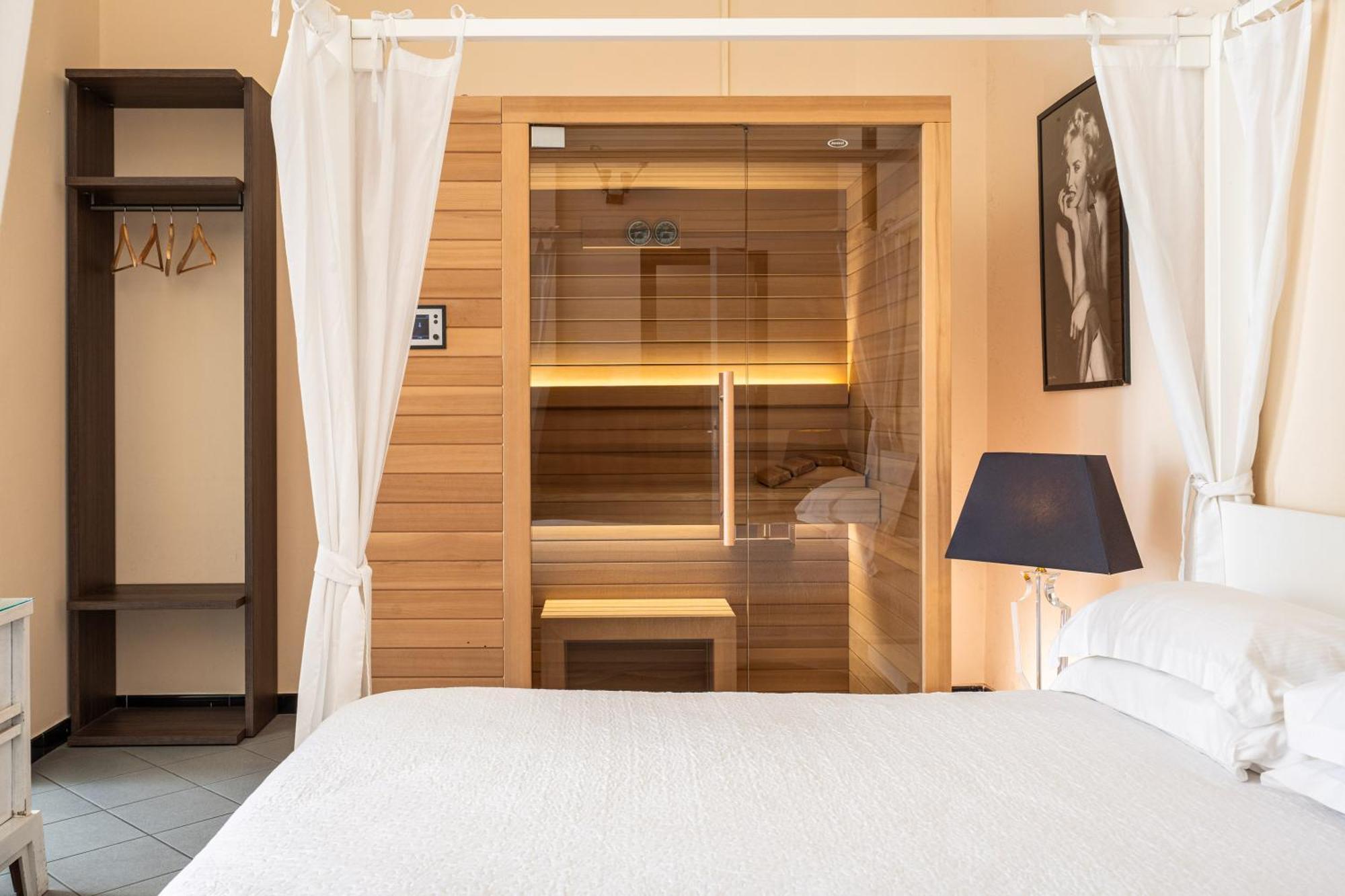 Snob Luxury Suite Cagliari Esterno foto